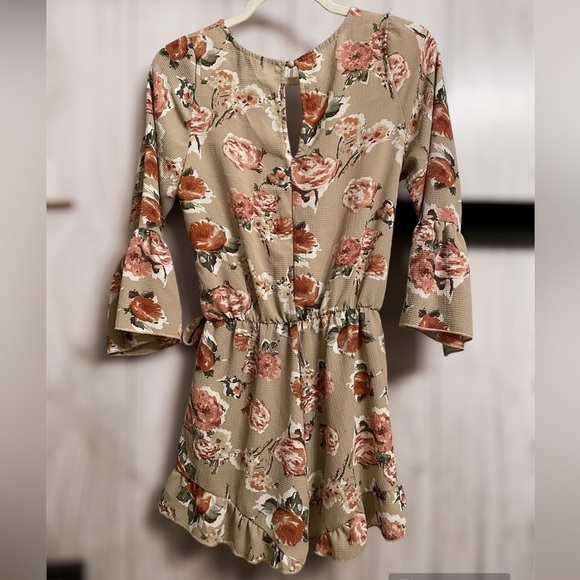 Floral Ruffled Romper - Picture 2 of 3